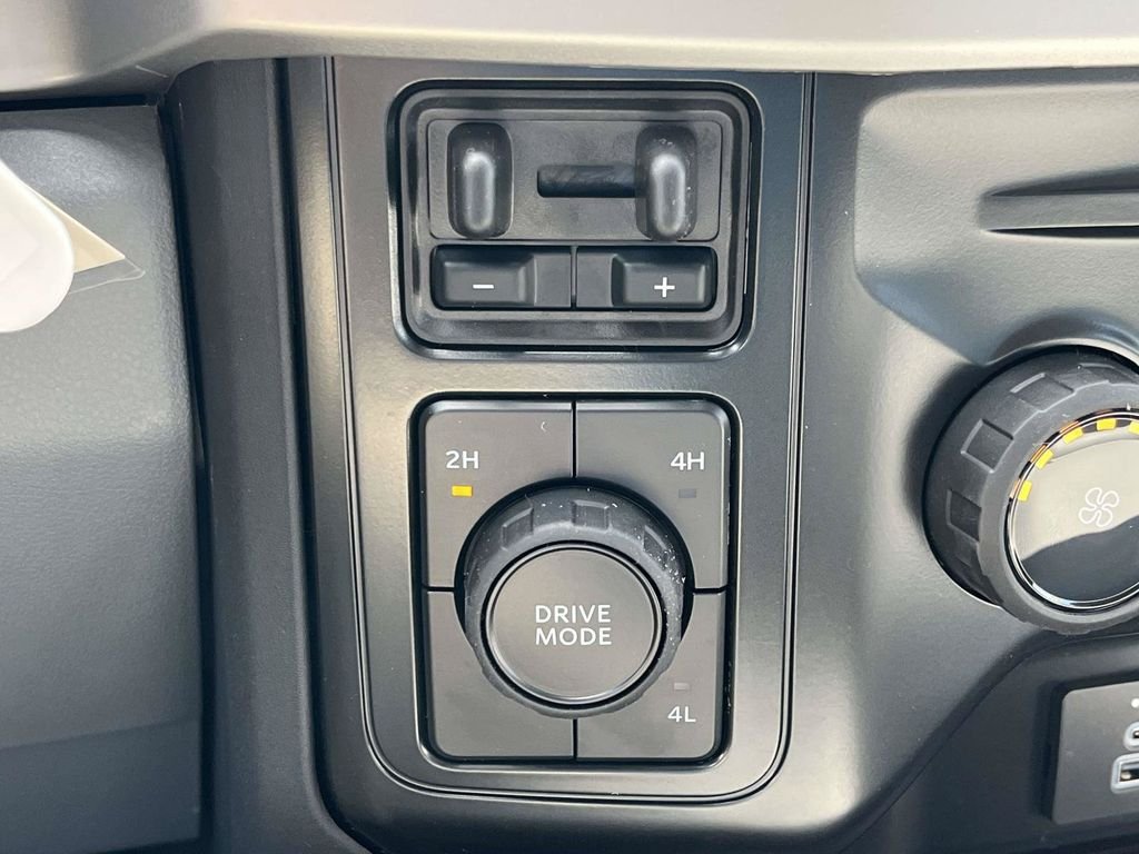 New 2026 Oxford White Ford F-350® XL image 18
