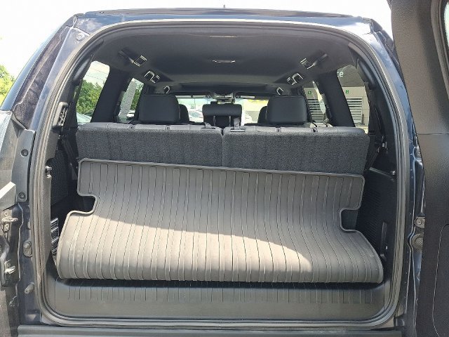 Used 2022  Lexus 460 image 24
