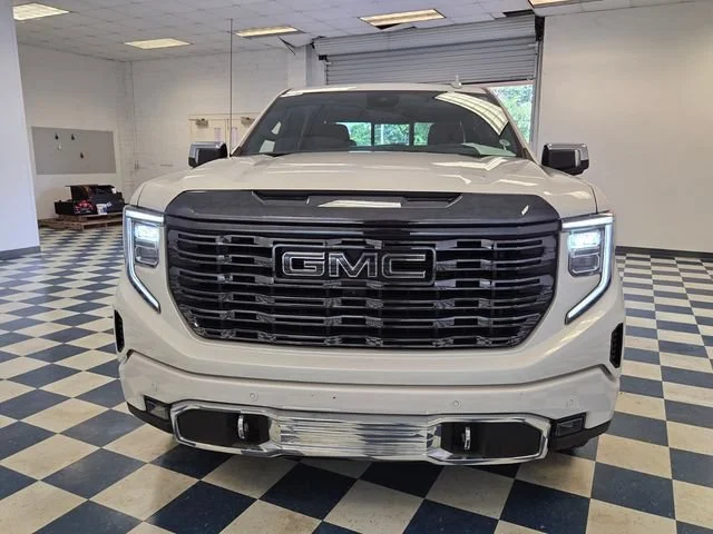 Used 2024 White Frost Tricoat GMC Denali Ultimate image 2