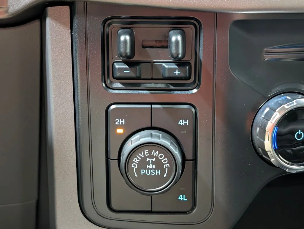New 2026 Oxford White Ford XLT image 8