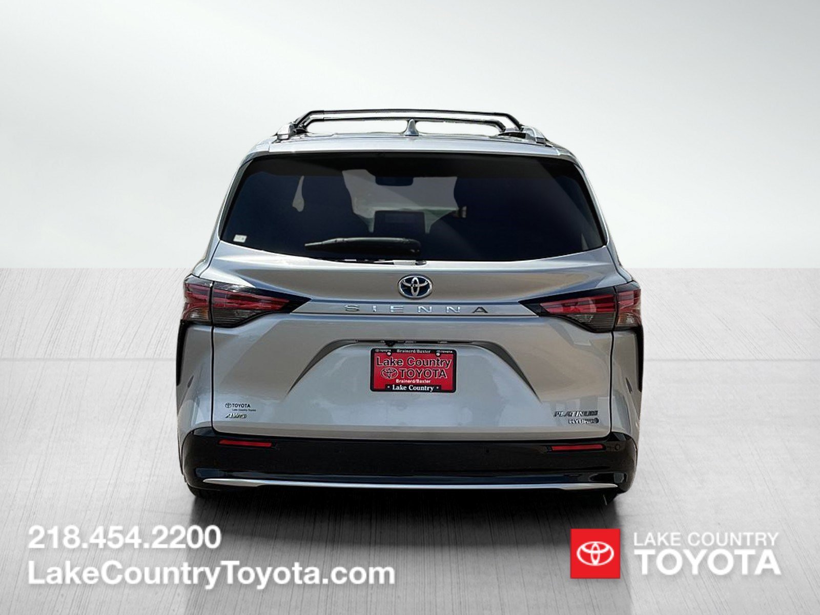 Used 2022 Silver Toyota Platinum image 3