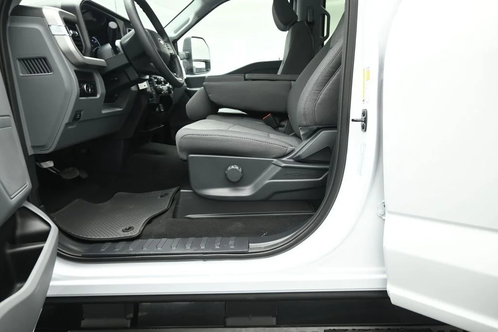 New 2026 Oxford White Ford XL image 8