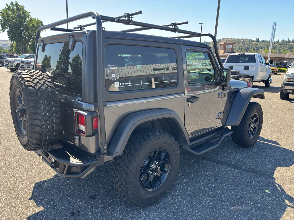 Used 2025 Granite Crystal Metallic Clearcoat Jeep Willys image 6
