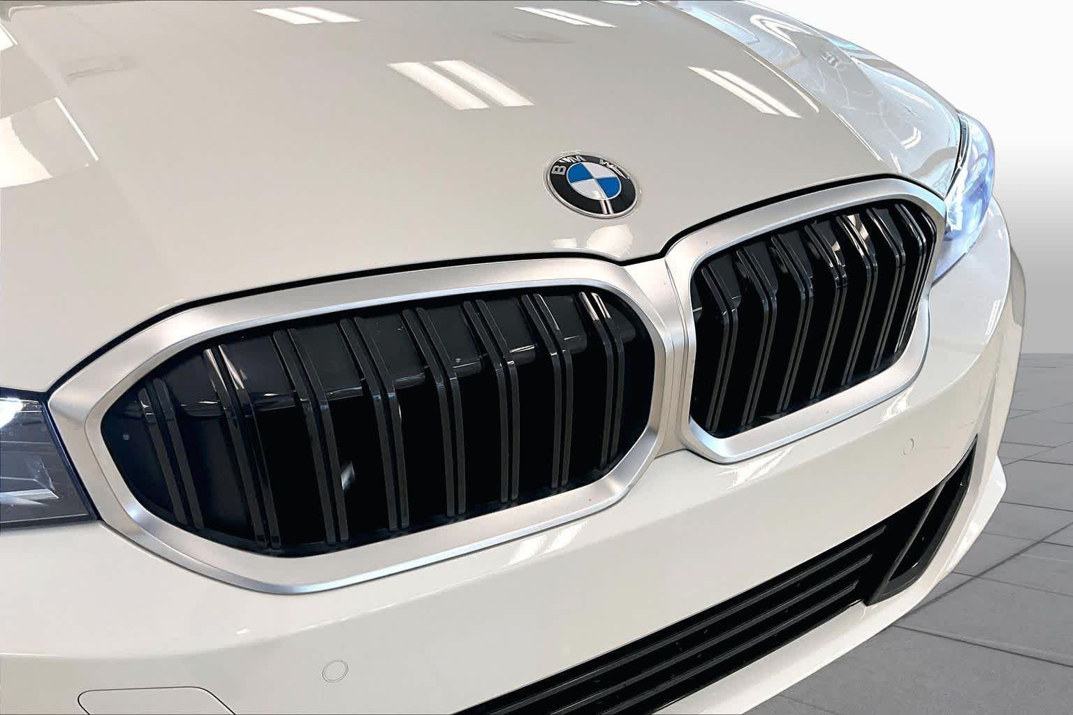 Used 2023 Alpine White BMW 330i image 27