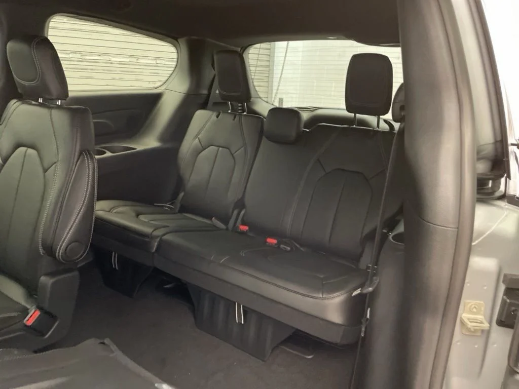 2026 Chrysler Pacifica Select - Photo 17