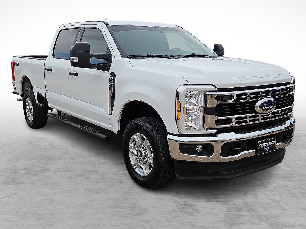 Used 2025 Oxford White Ford XLT image 1