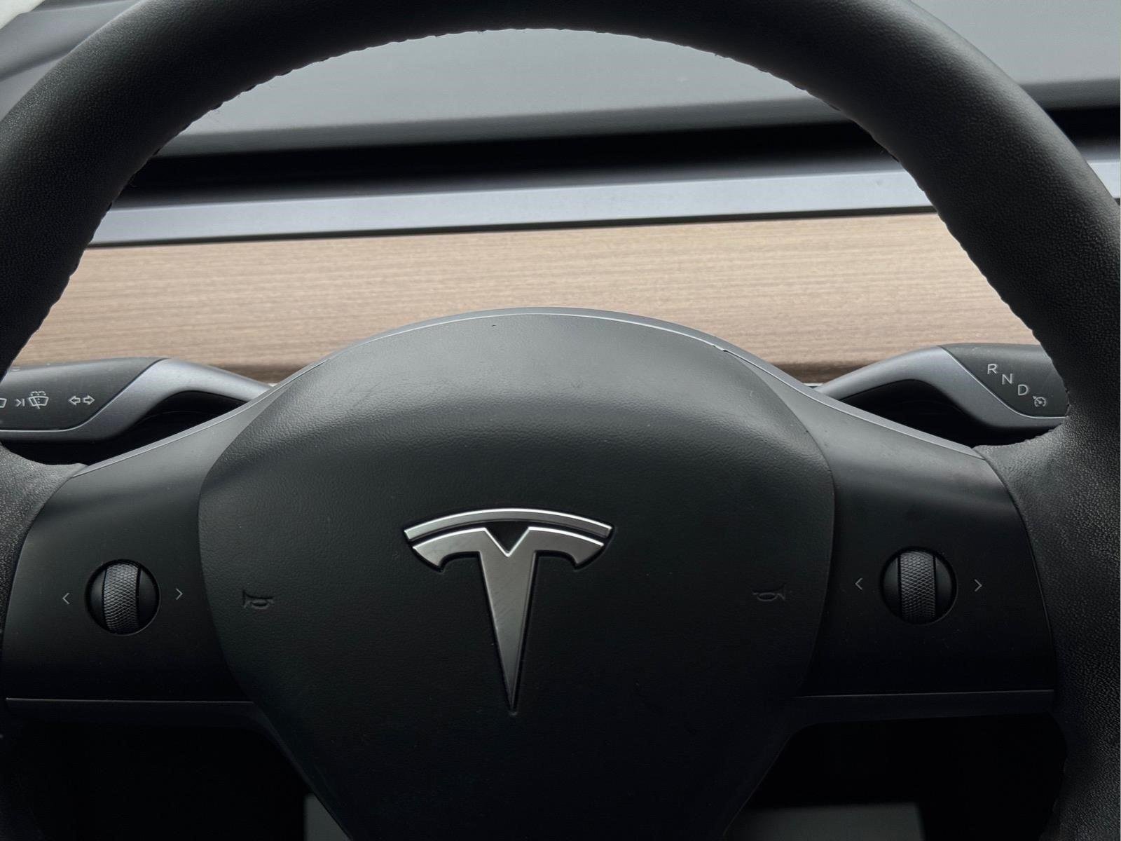 Used 2023  Tesla  image 25