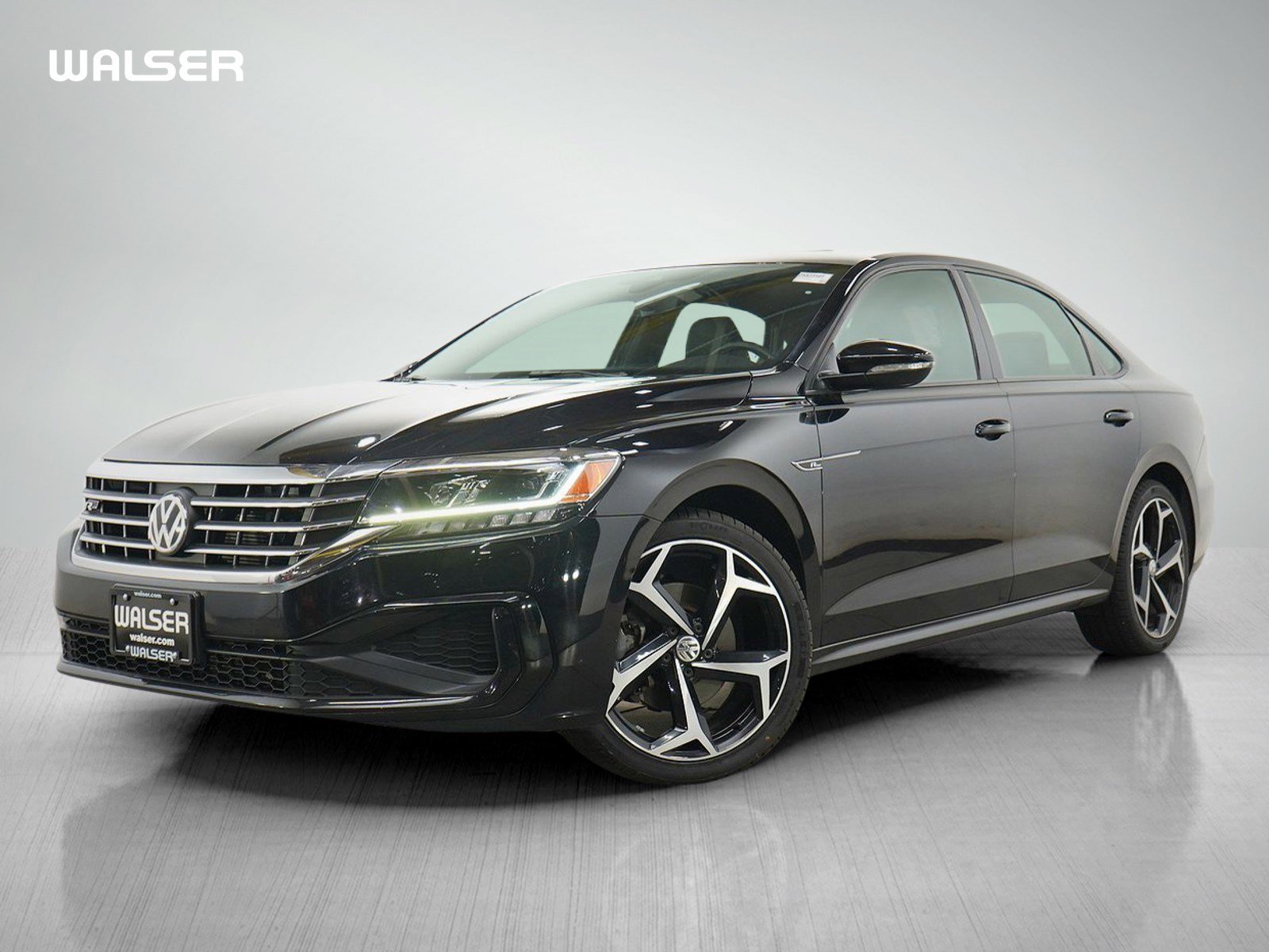 2022 Volkswagen Passat 2.0T R-Line Auto's photo