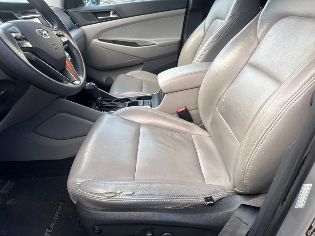 Used 2016 Silver Hyundai Eco image 9