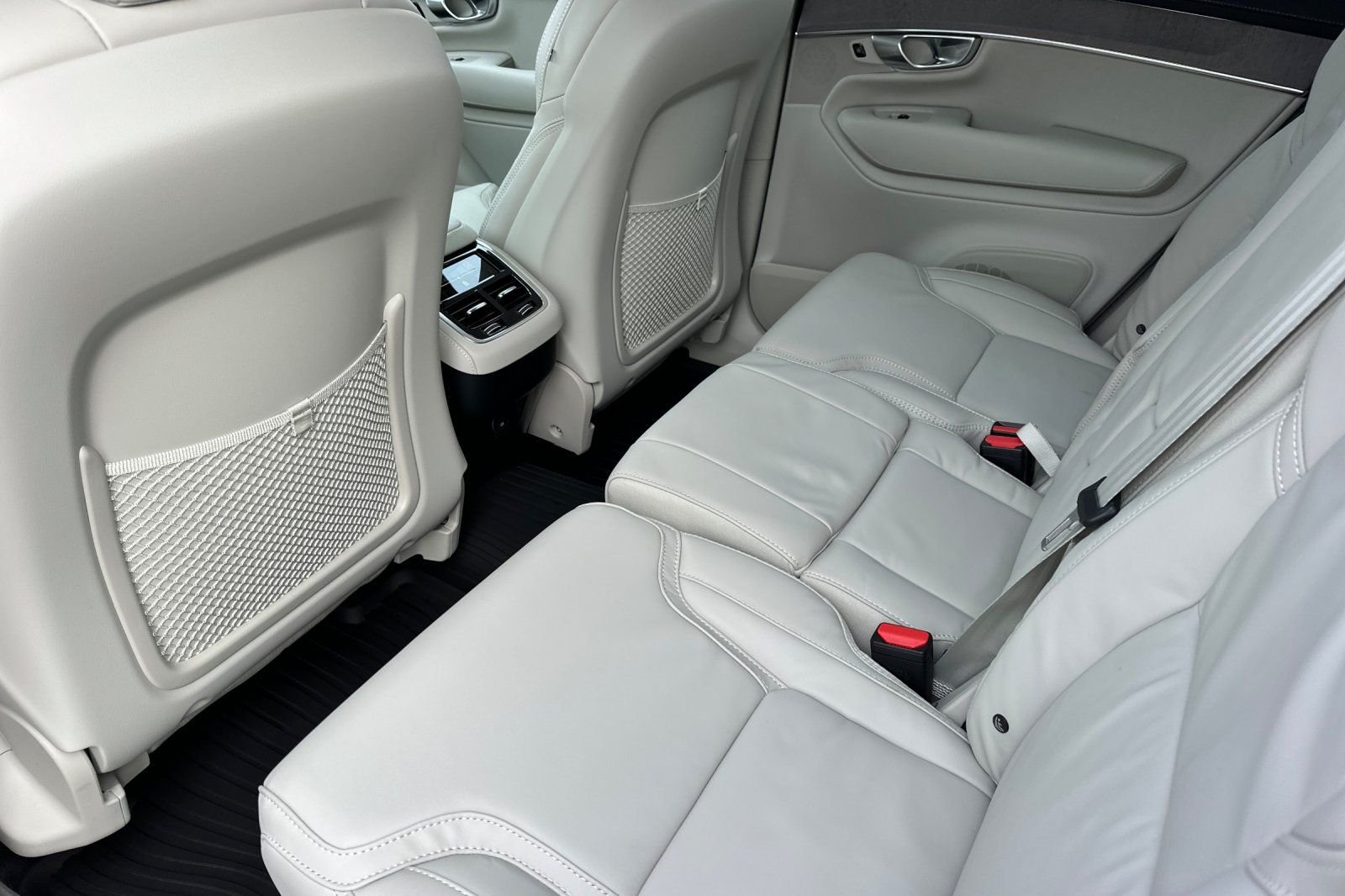 2026 Volvo XC90 Ultra - Photo 11