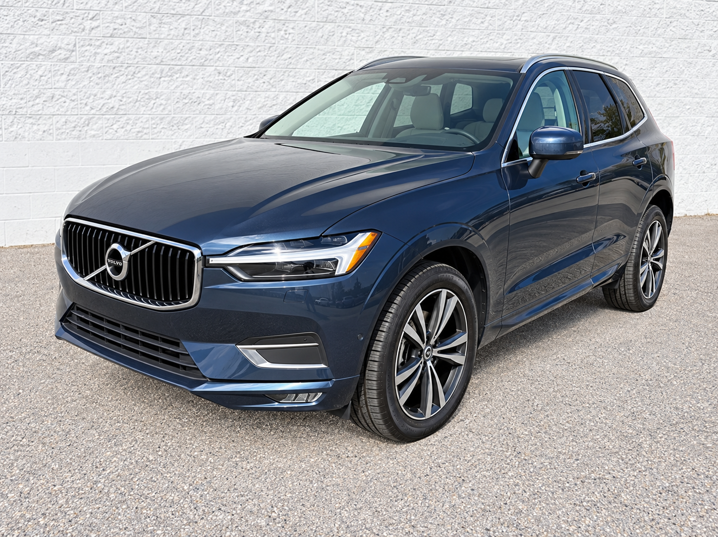 Used 2021 Denim Blue Metallic Volvo T5 Momentum image 1