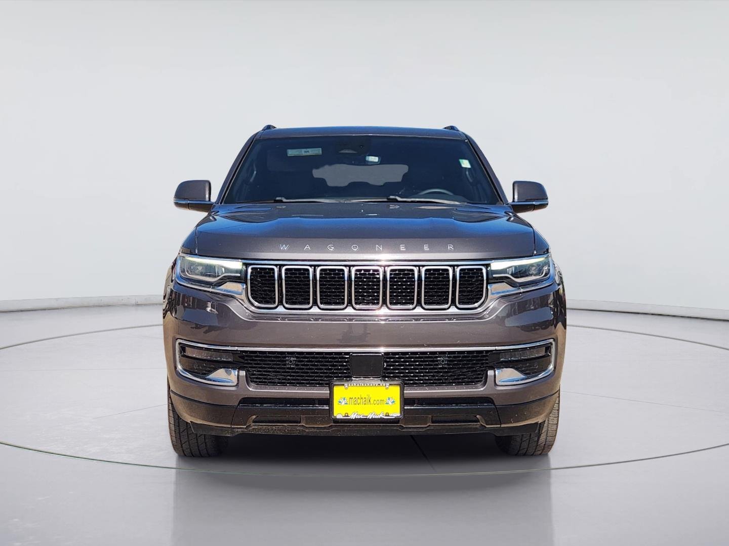 2022 Jeep Wagoneer photo 2 of 32