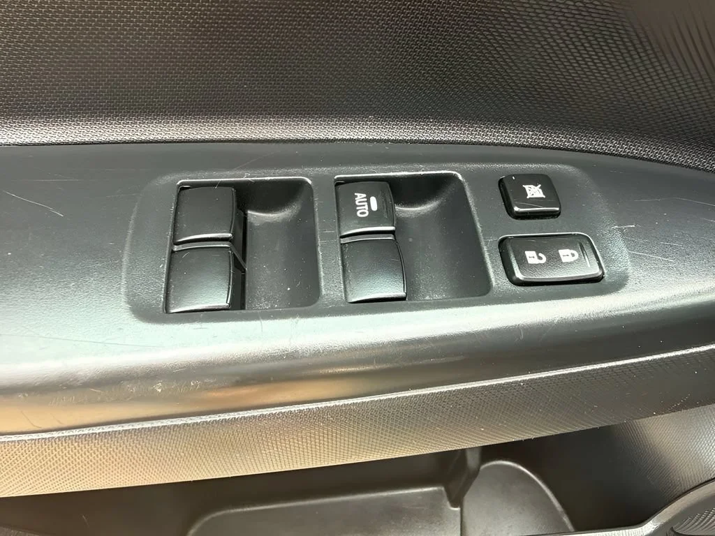 Used 2024  Mitsubishi ES image 22