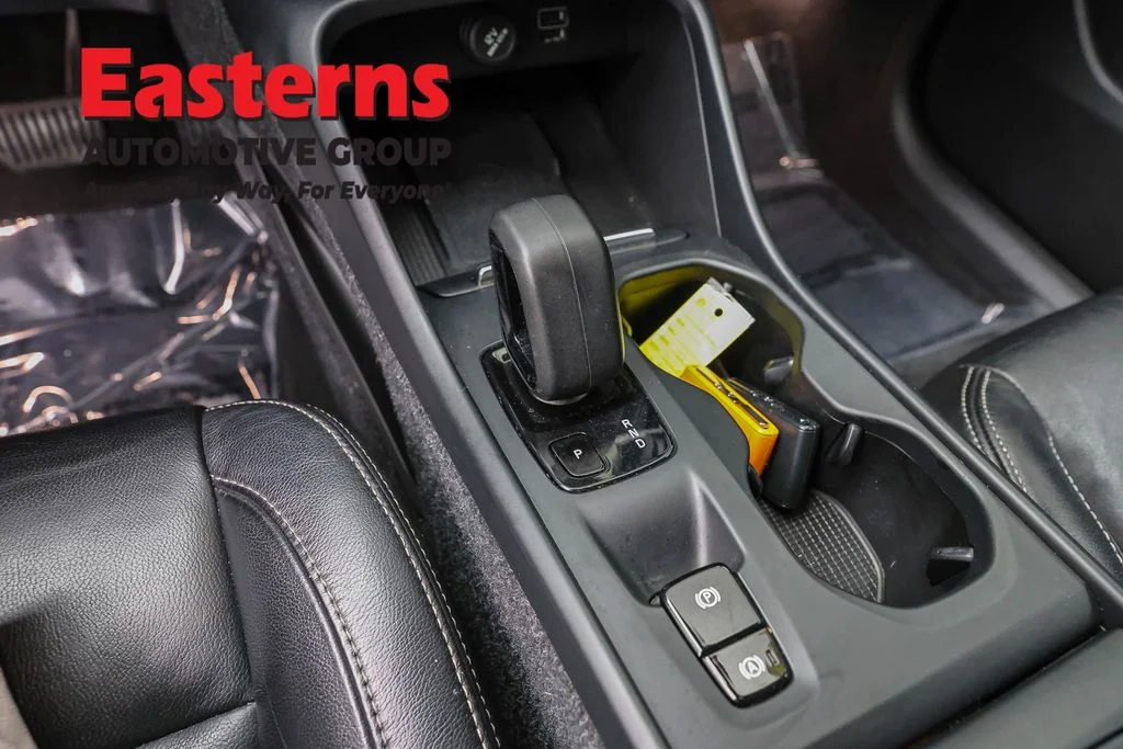 Used 2022 Black Volvo Momentum image 13