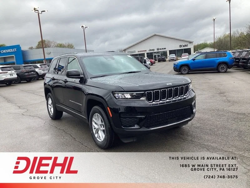 New 2026 Diamond Black Crystal Pearl-Coat Exterior Paint Jeep Laredo image 1