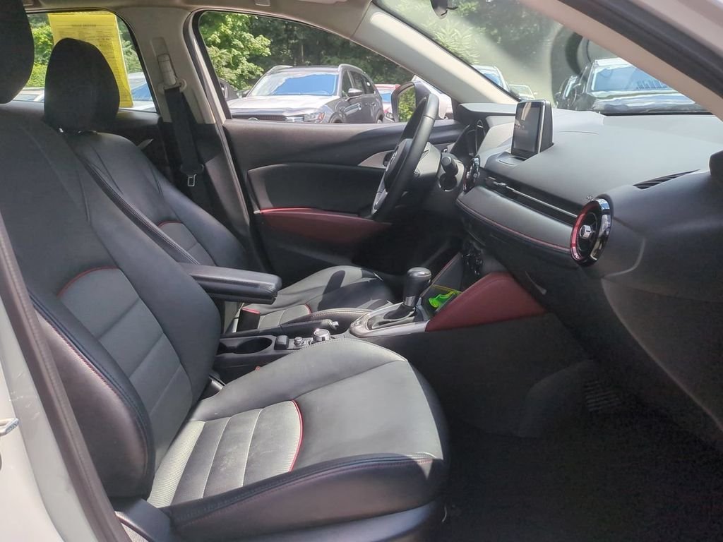 Used 2016 White Mazda Touring image 28