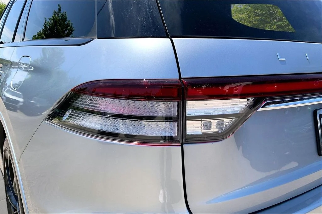 Used 2022 Silver Lincoln Reserve image 22