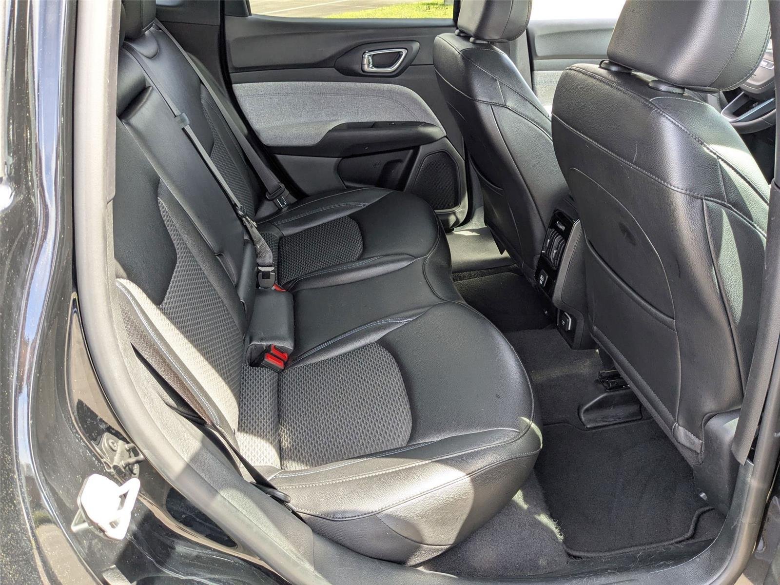 Used 2024 Diamond Black Crystal Pearlcoat Jeep Latitude image 29