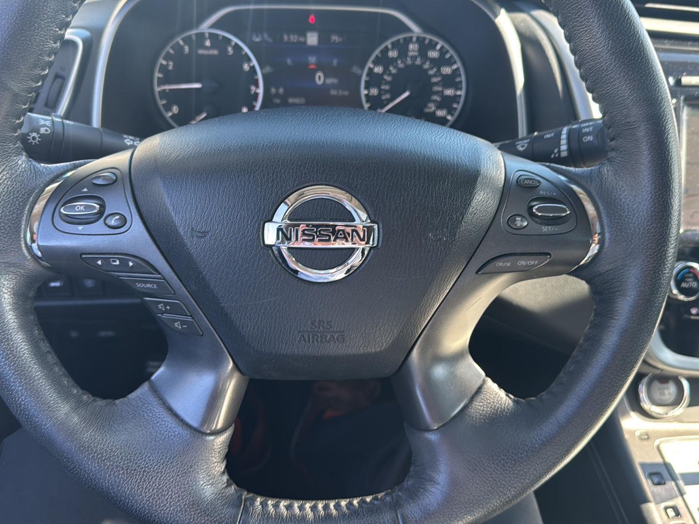 Used 2020 Pearl White Tricoat Nissan SL image 10