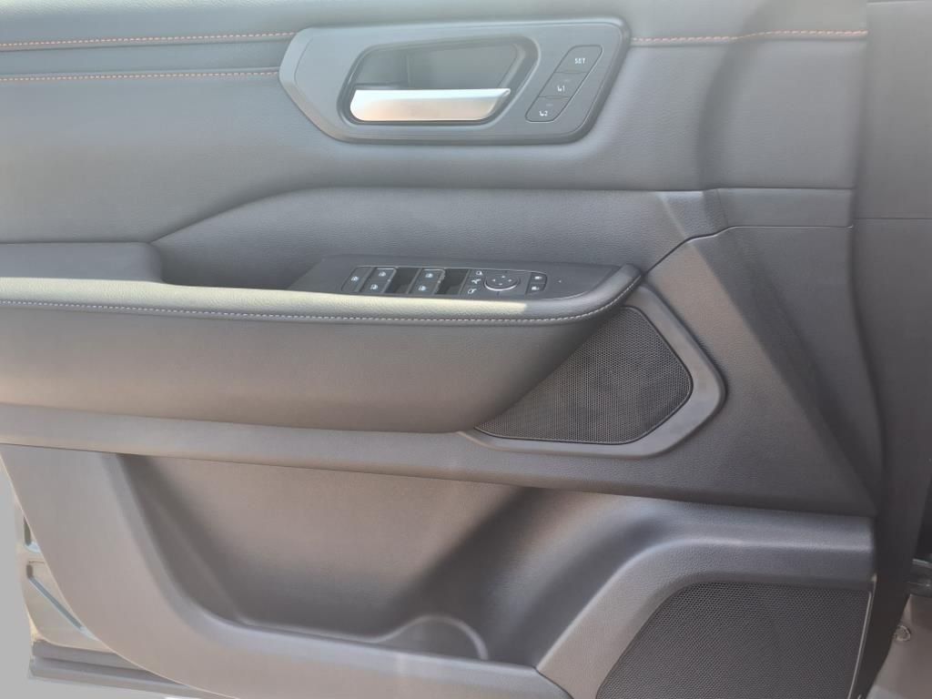 2025 Nissan Armada PRO-4X - Photo 16