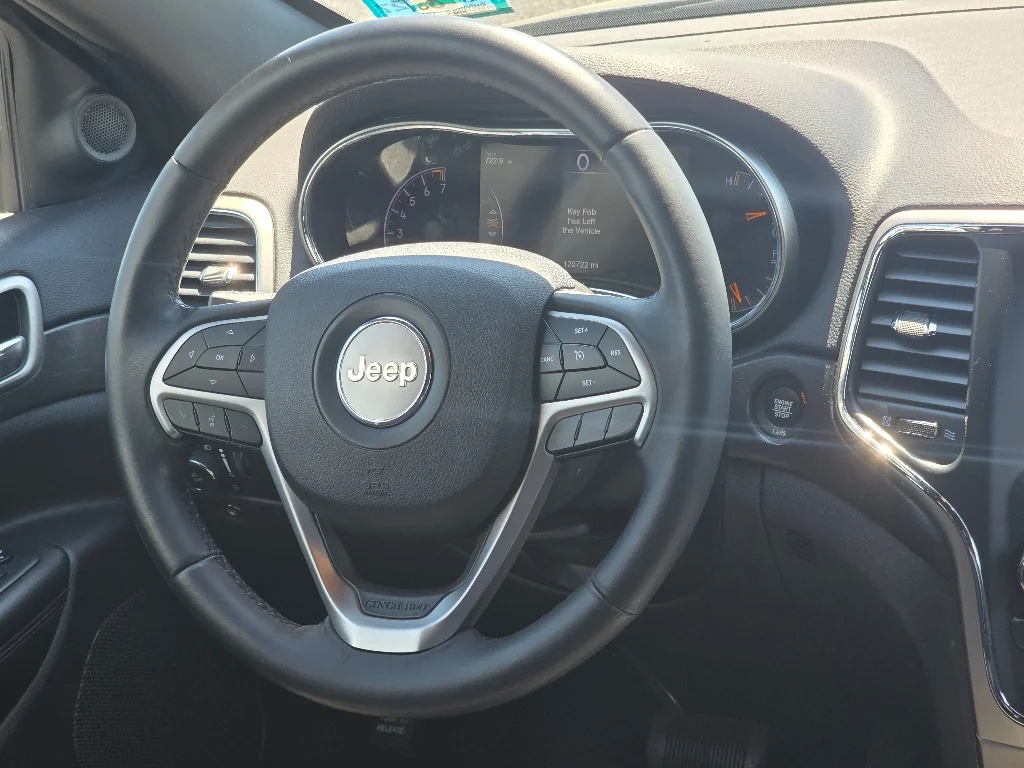Used 2018 Diamond Black Crystal Pearlcoat Jeep Laredo E image 26