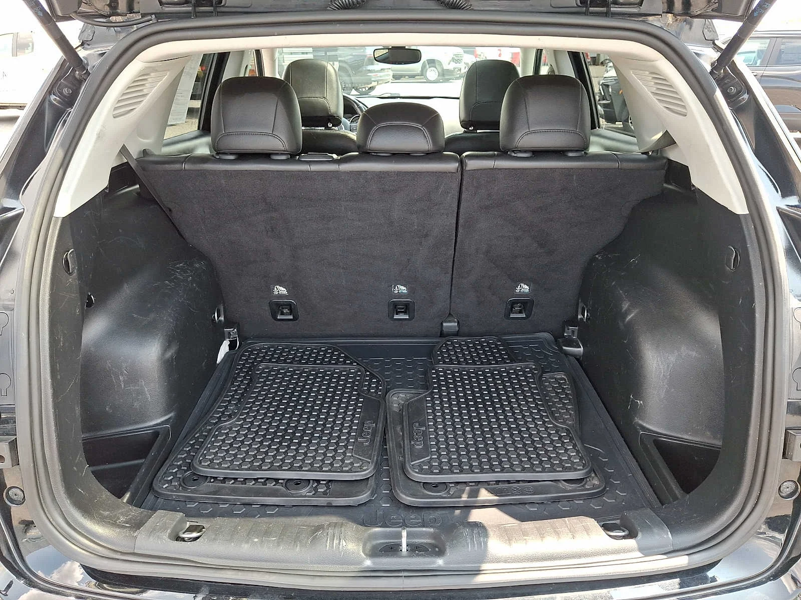 Used 2018 Black Jeep Altitude 4x4 image 29