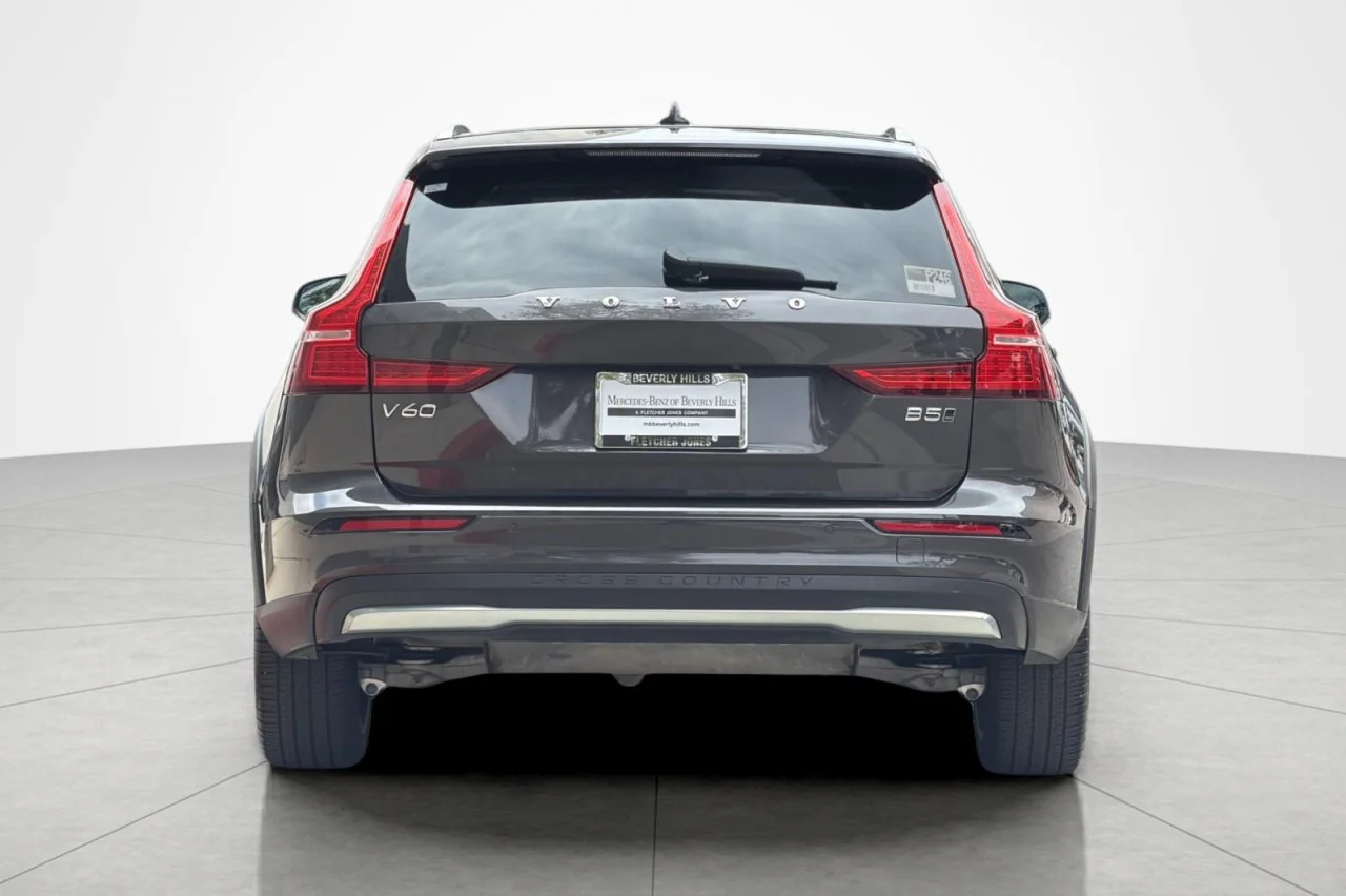 Used 2025 GREY Volvo Plus image 4