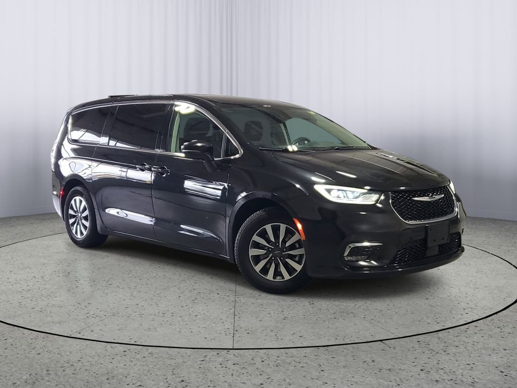 2022 Chrysler Pacifica Hybrid Touring L Hybrid's photo