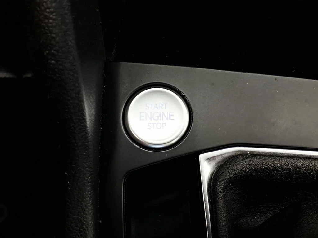 Used 2022  Volkswagen S image 16