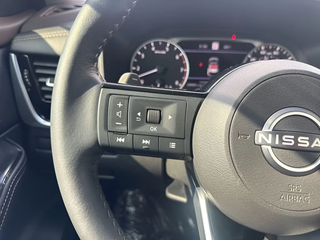 Used 2023 Gray Nissan SL image 17