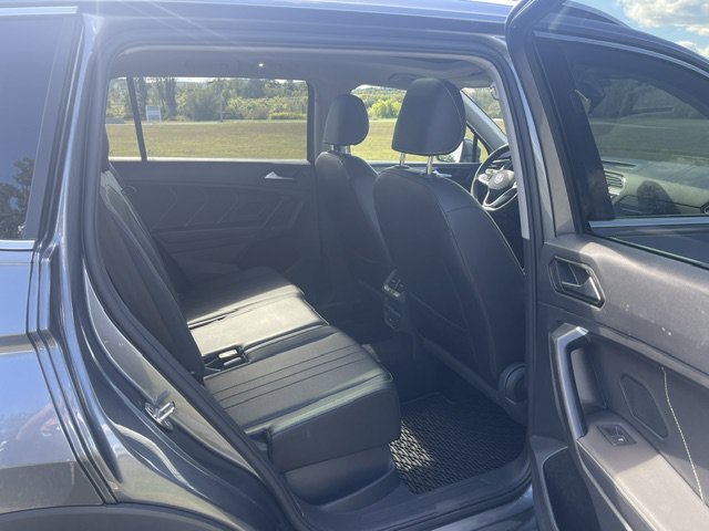 Used 2022 Gray Volkswagen SE image 11