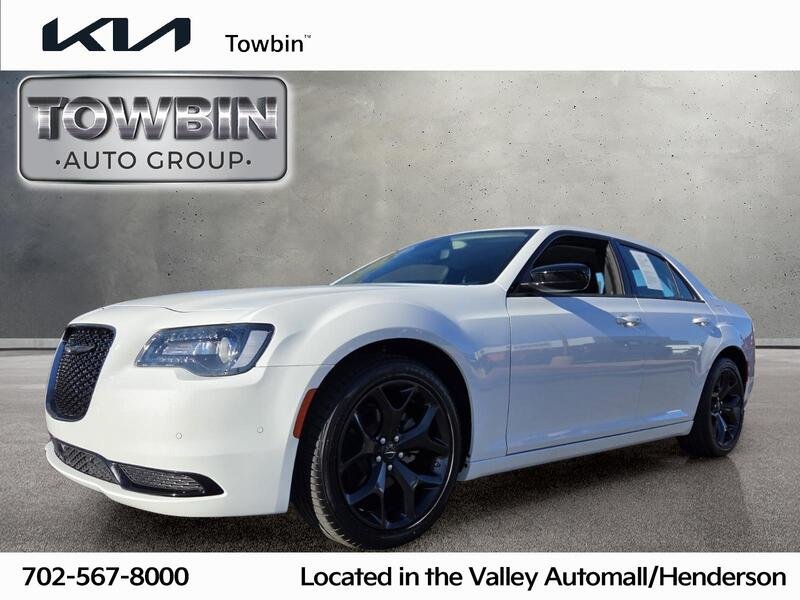 2023 Chrysler 300 Touring's photo