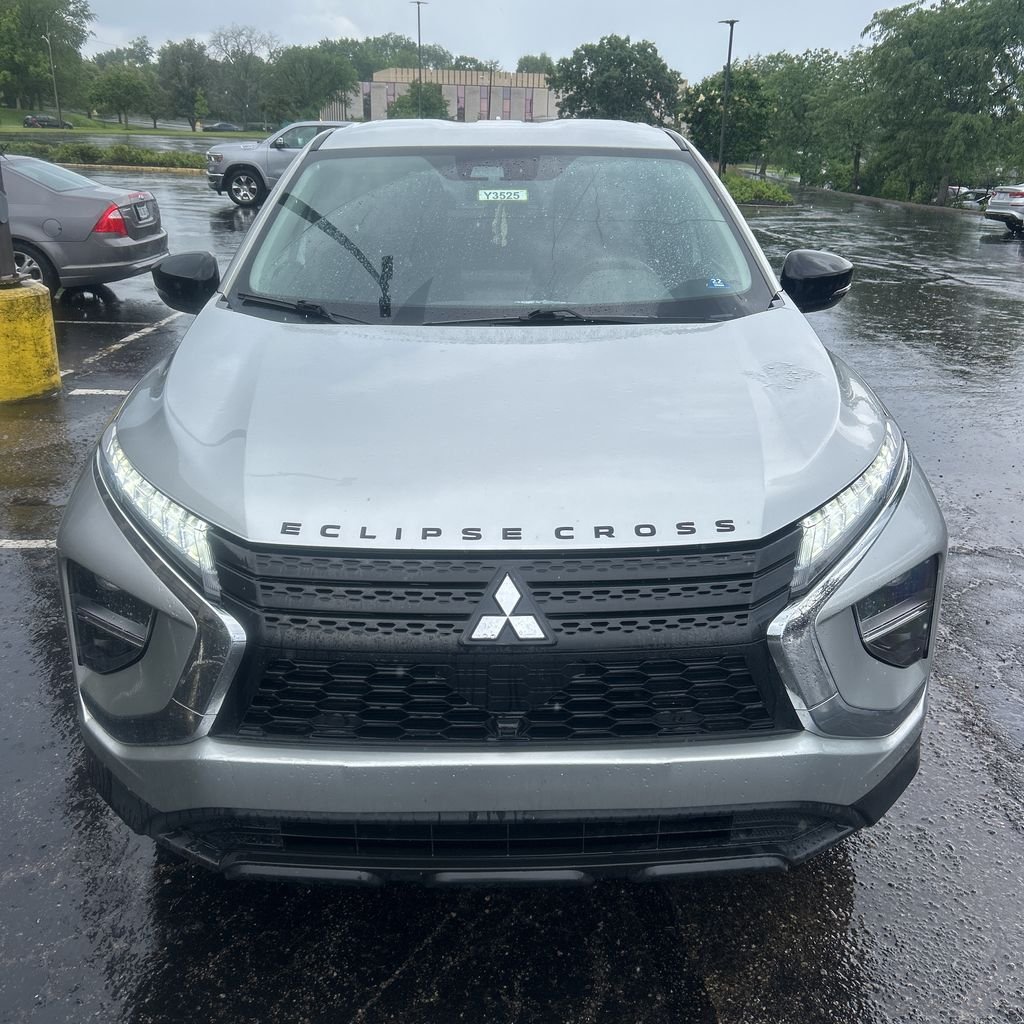 Used 2022 Silver Mitsubishi LE image 5