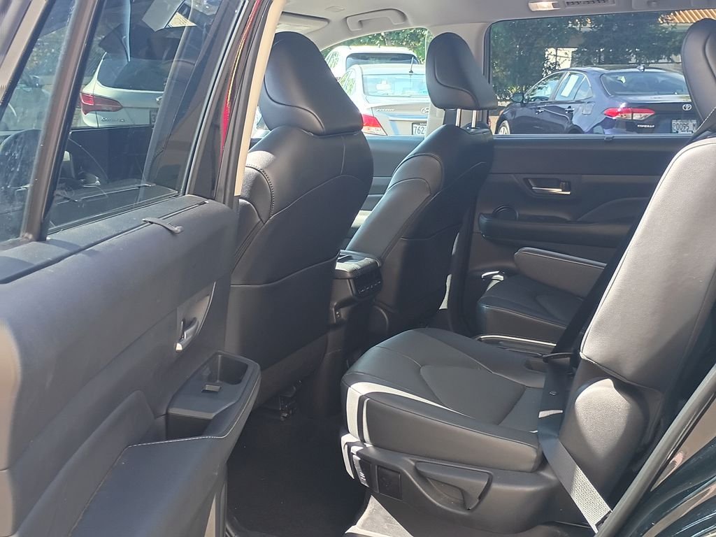 2025 Toyota Grand Highlander XLE - Photo 16