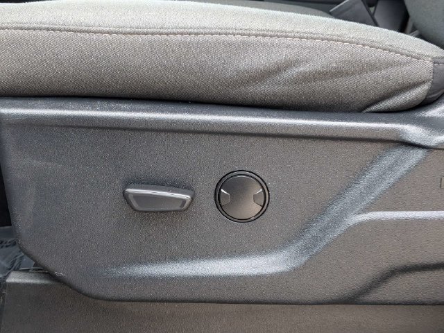 Used 2025 Silver Ford XLT image 19