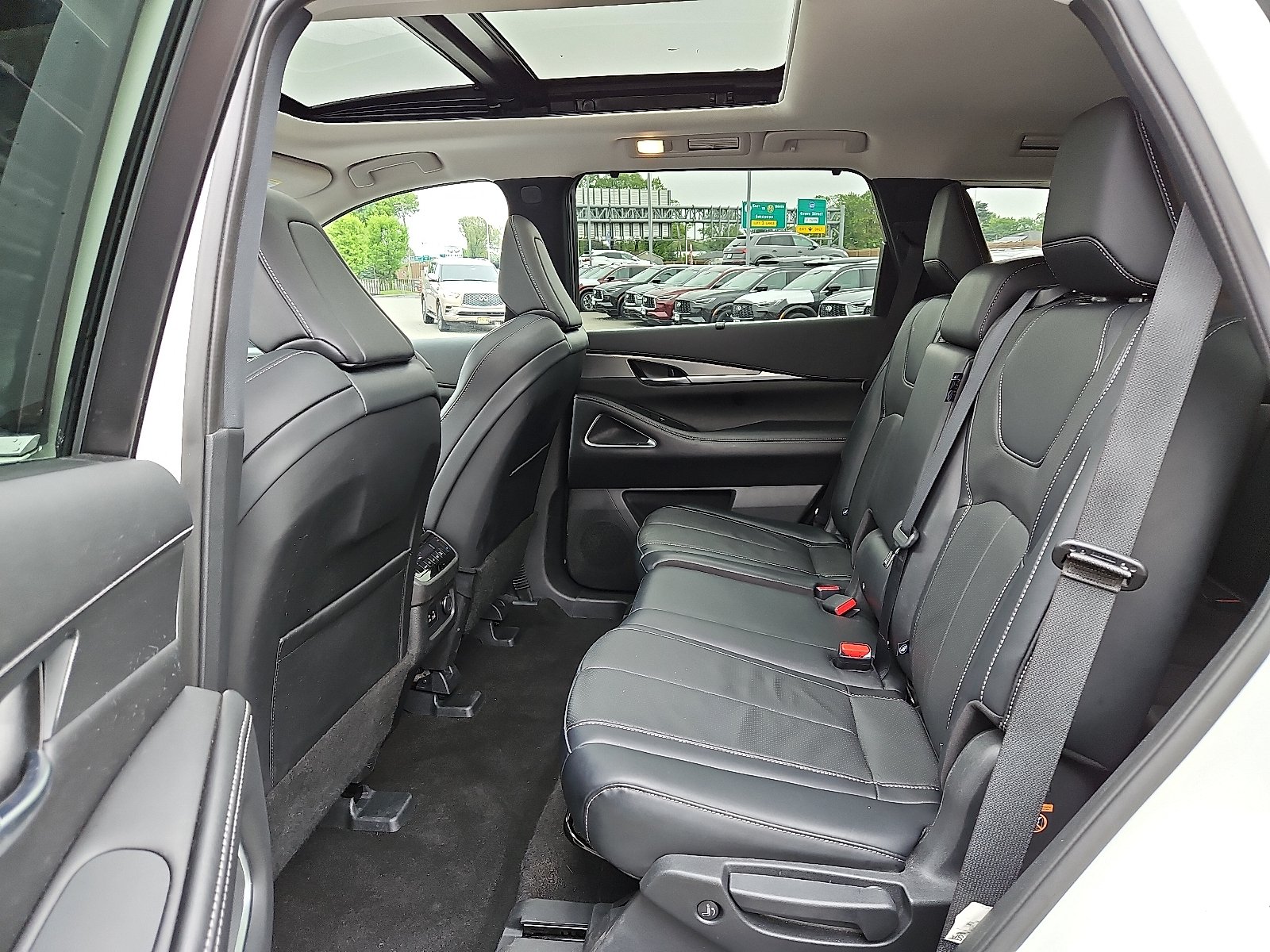 2023 INFINITI QX60 LUXE - Photo 10