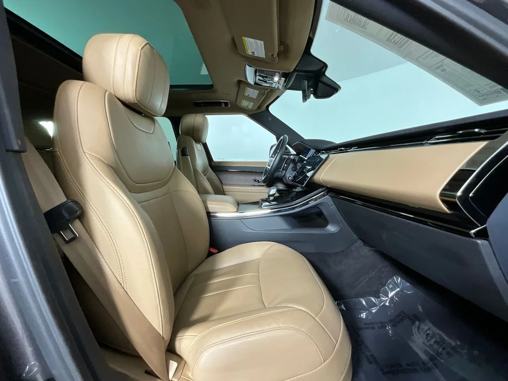 Used 2024 Brown Land Rover SE image 20