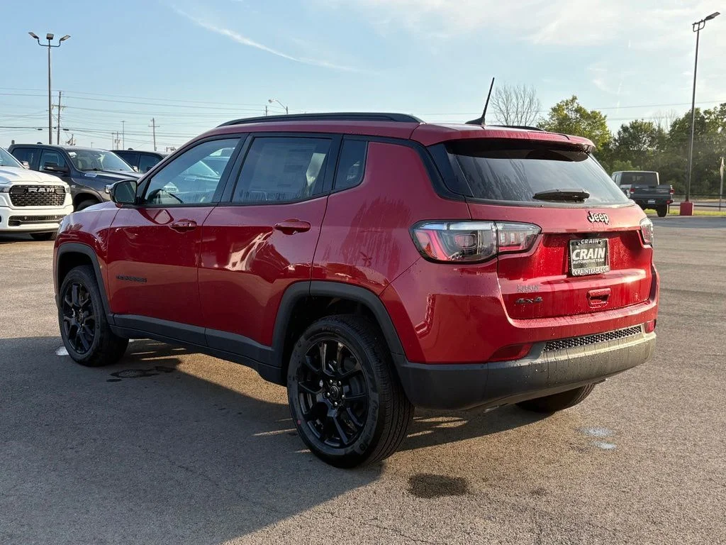 New 2026 Red Hot Pearl-Coat Exterior Paint Jeep Latitude image 5