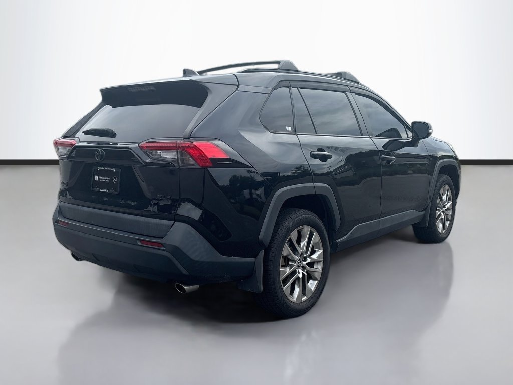 Used 2021 Black Toyota XLE Premium image 4