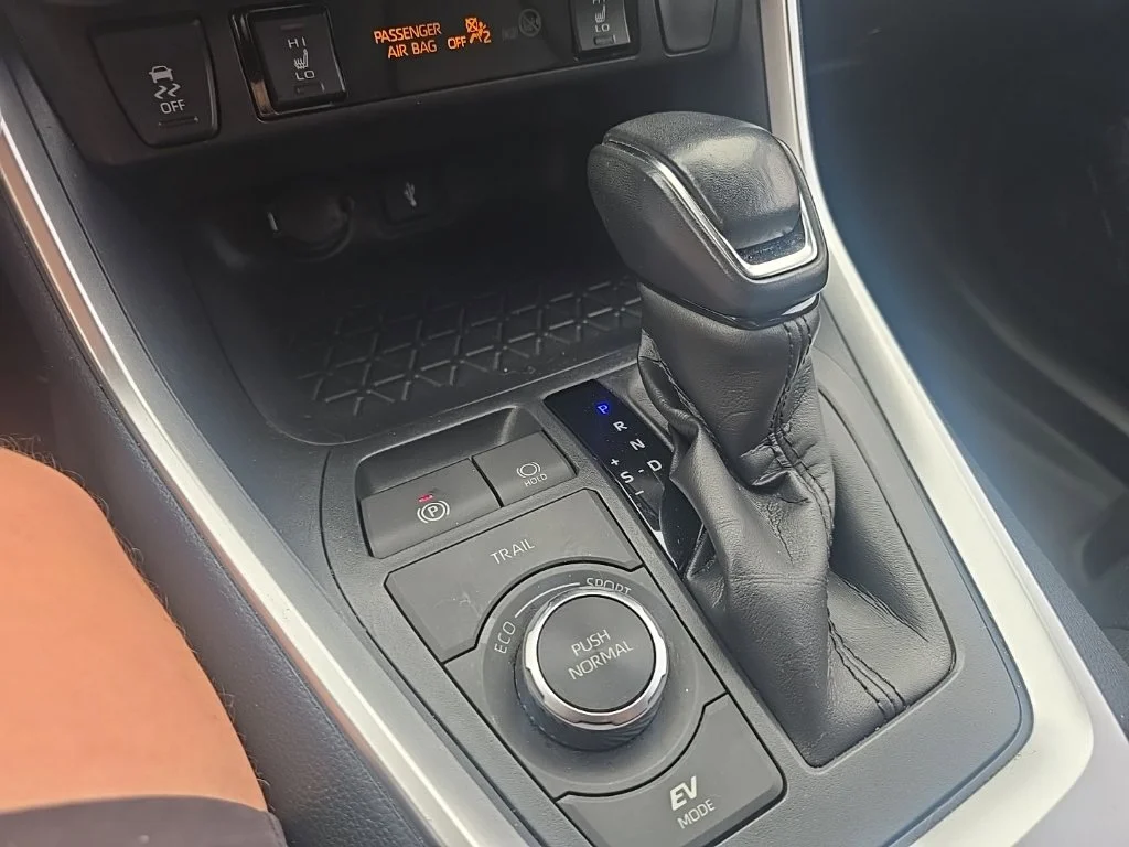 Used 2022 Silver Toyota SE image 16