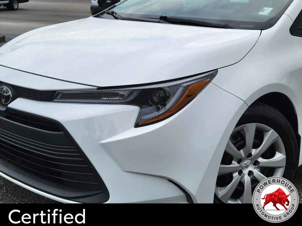 Used 2025 White Toyota LE image 10
