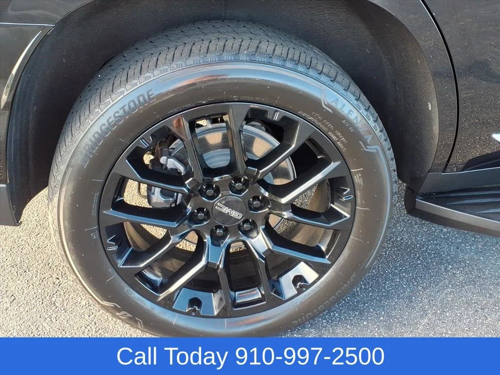 Used 2025 Onyx Black GMC Elevation image 8