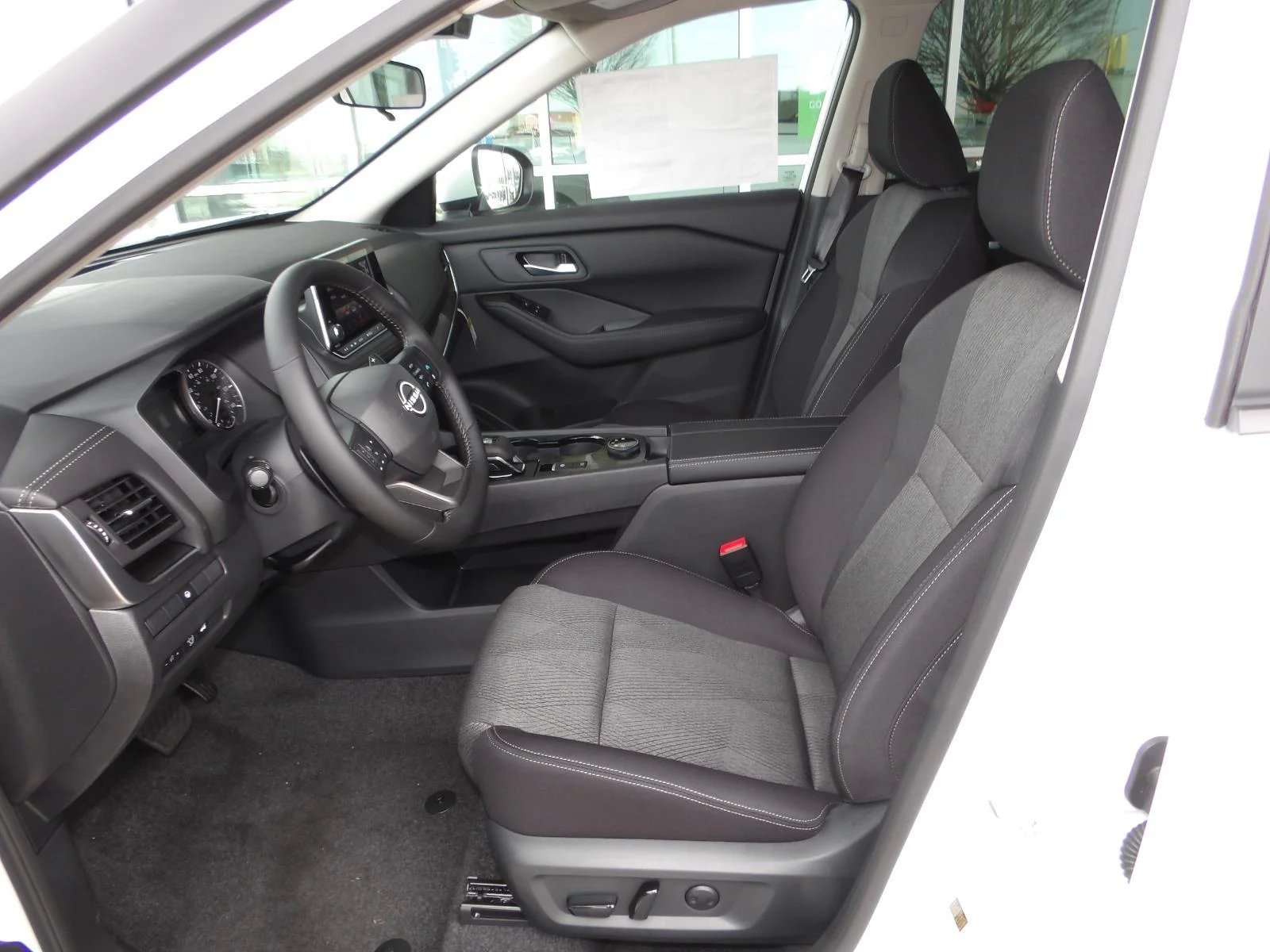 2026 Nissan Rogue SV - Photo 15