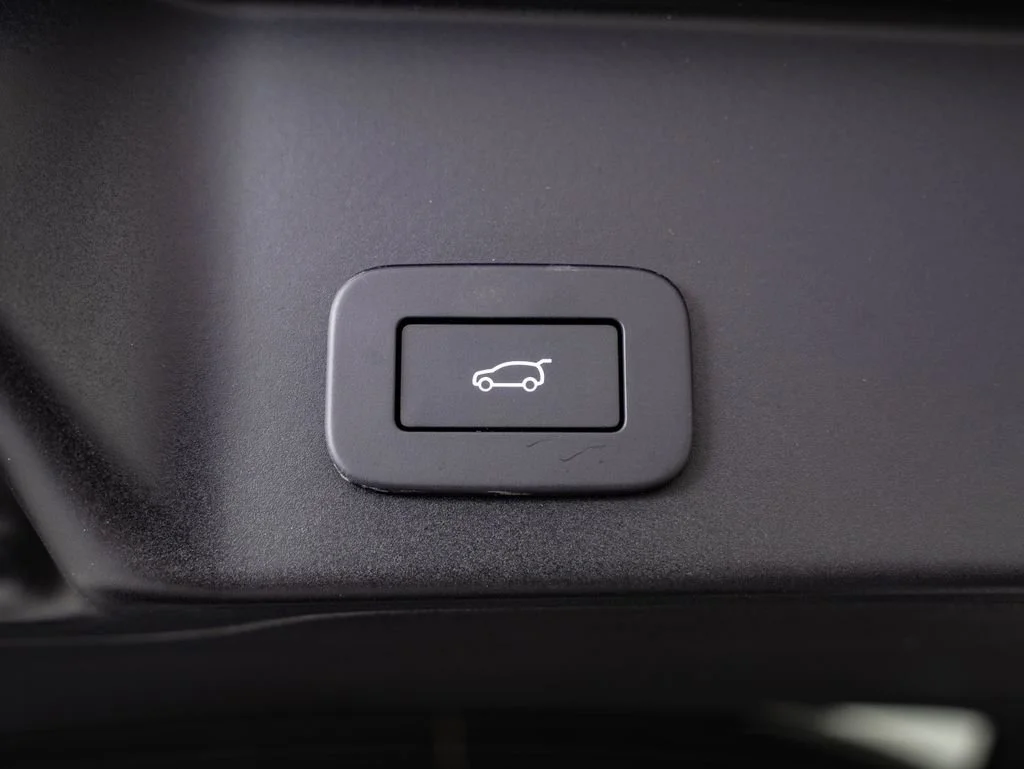 New 2026 Fuji White Land Rover Dynamic image 22