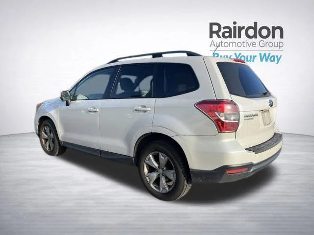 Used 2014 Satin White Pearl Subaru 2.5i Premium image 5