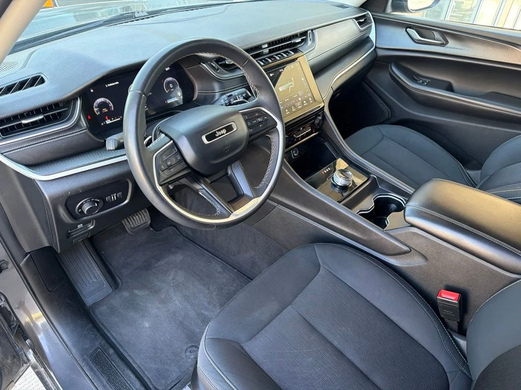 Used 2024 Gray Jeep Laredo image 18
