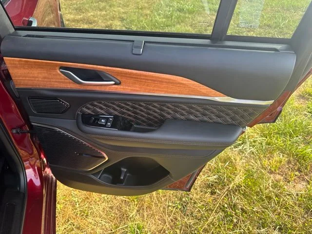 Used 2023 Red Jeep Summit Reserve image 32