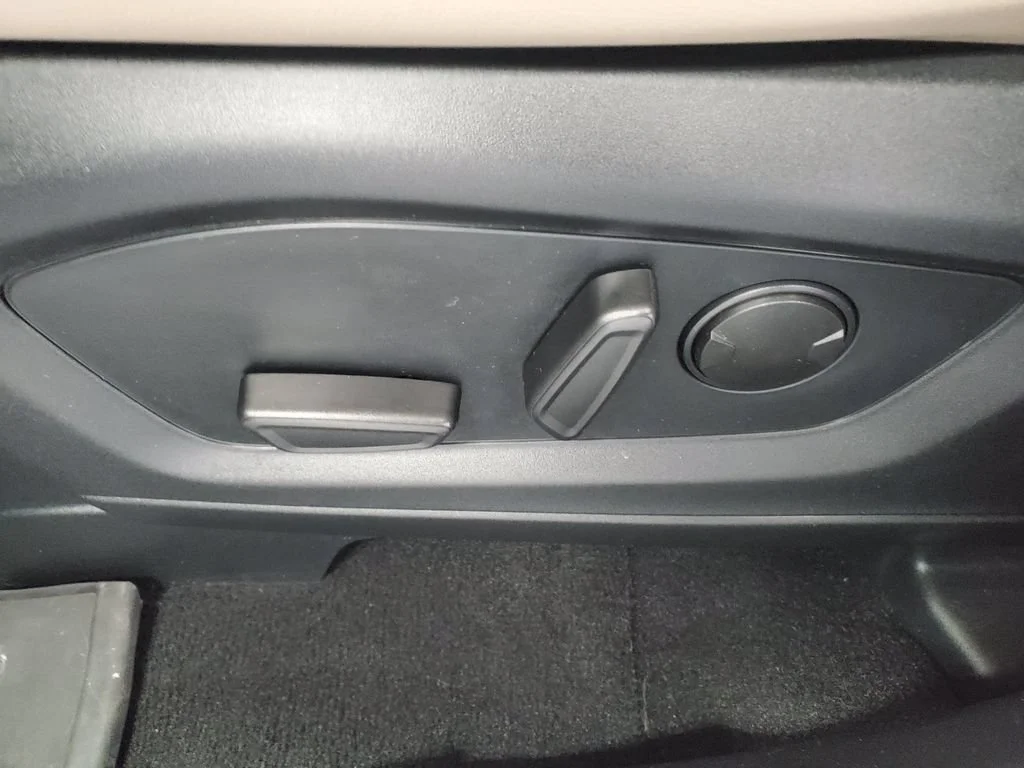 Used 2024 Black Ford XLT image 6