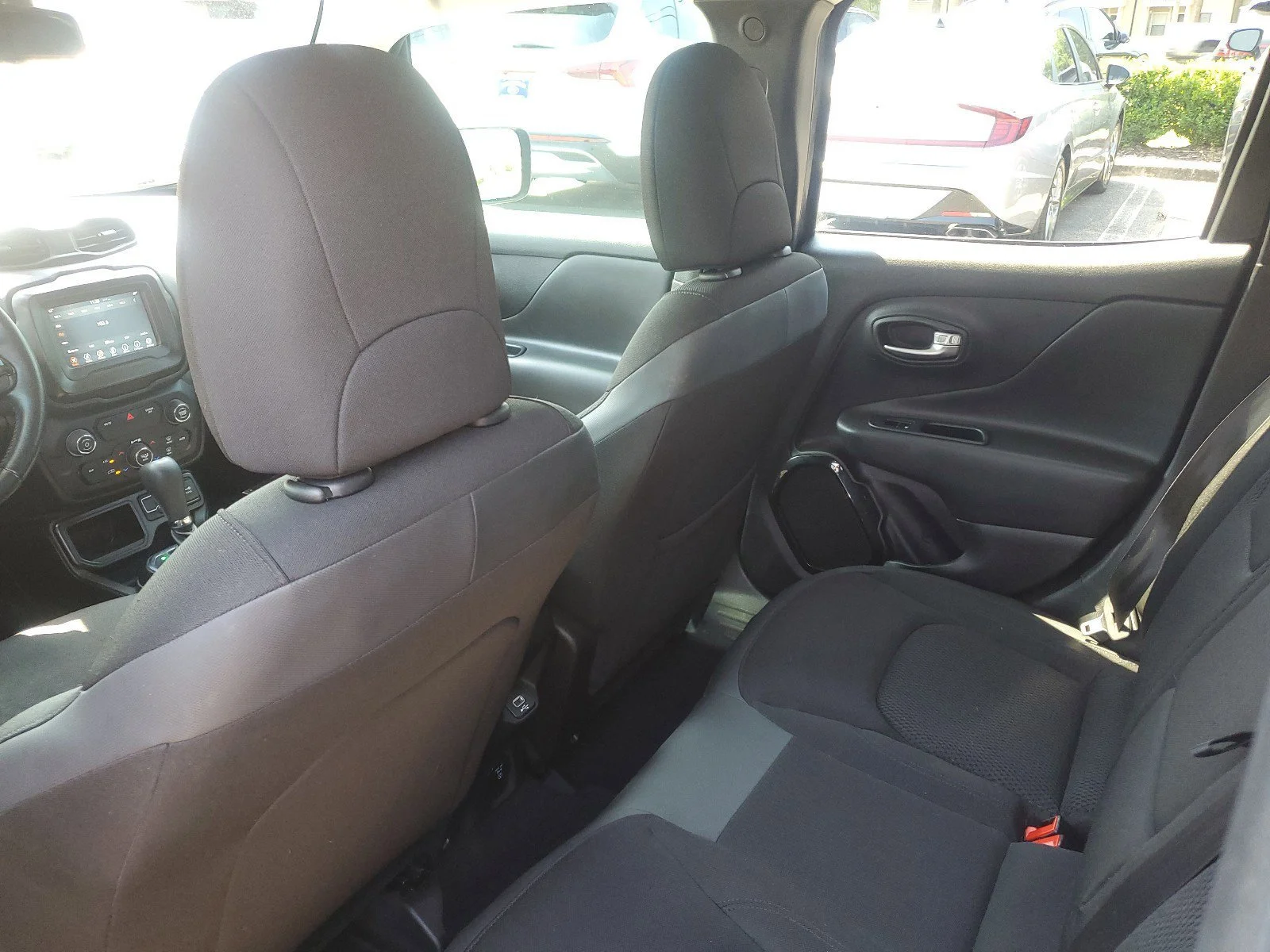 Used 2018 Granite Crystal Metallic Clearcoat Jeep Altitude image 28