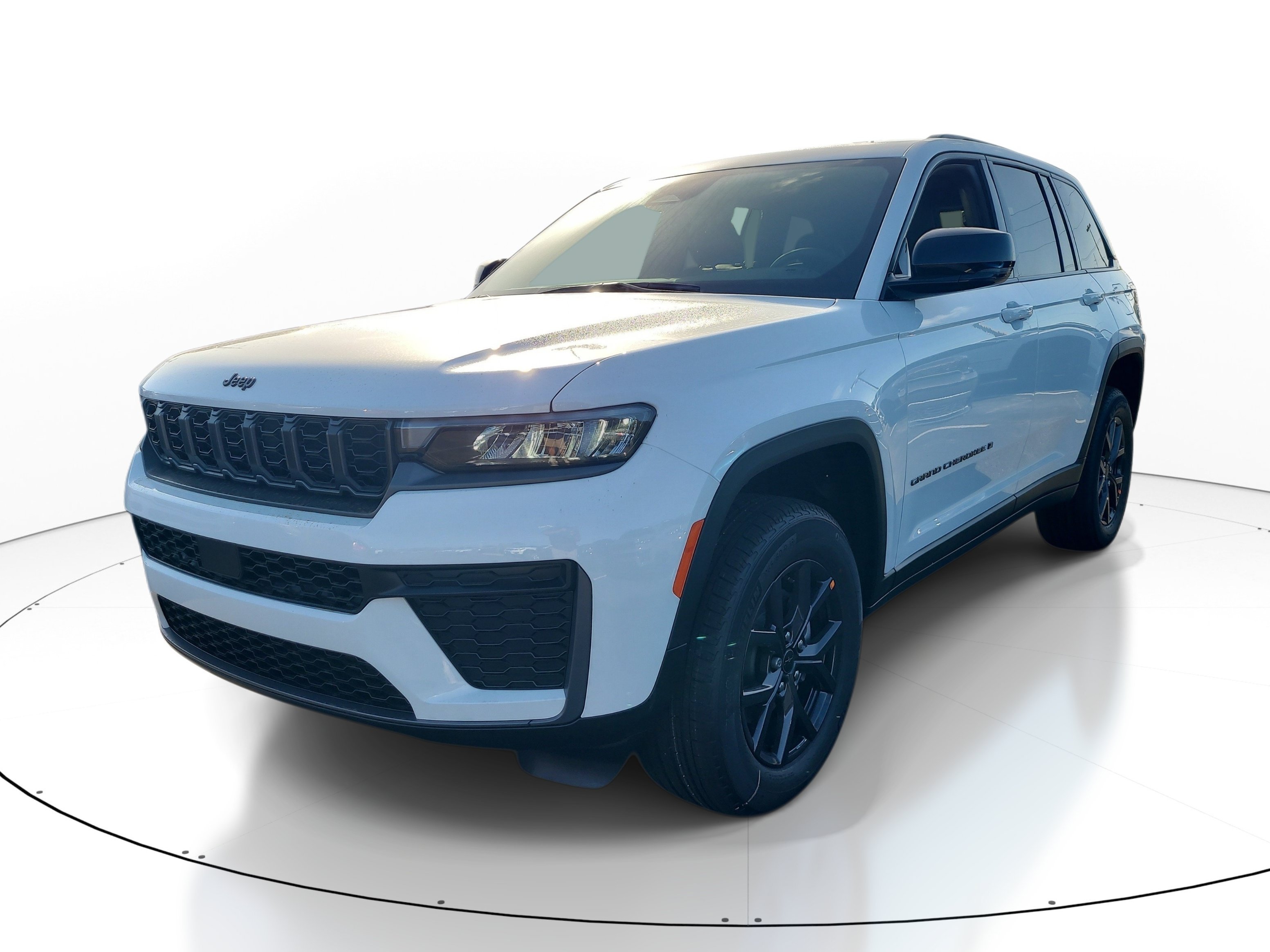 New 2027 Bright White Clear-Coat Paint Jeep Laredo Altitude image 4